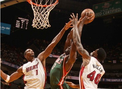 侧翼新星展现出出色的防守能力，愿意为团队发挥作用