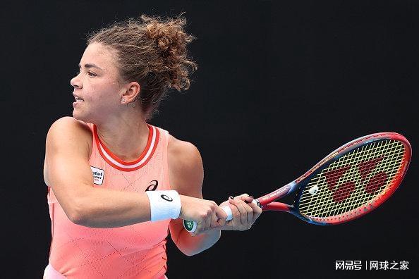 体育冬奥时刻：市民游客一起见证2022北京冬奥会开幕