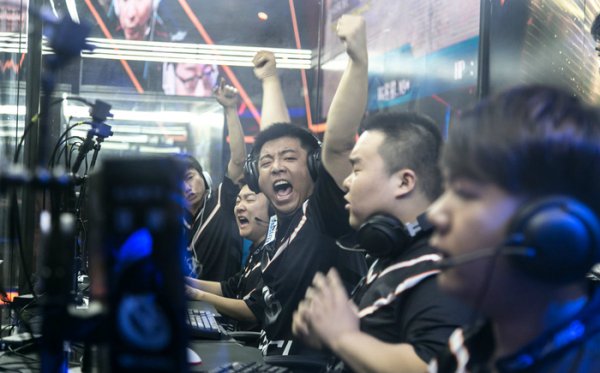 霍伊伦置于 霍伊伦置于